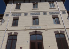 SE VOR ÎNTOARCE ÎN CLĂDIREA DE CARE APARȚIN