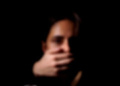 ACUZAT DE AGRESIUNE SEXUALĂ, LĂSAT LIBER