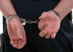 ARESTAT PENTRU CĂ A DISTRIBUIT IMAGINI CU O FEMEIE ÎN IPOSTAZE INTIME